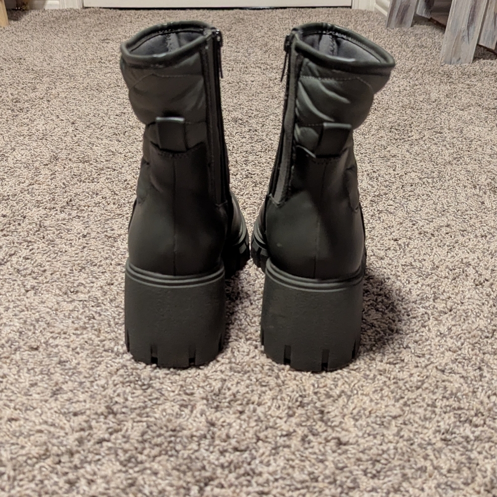 Green TORRID winter Boots Size 7WW - Picture 4 of 6